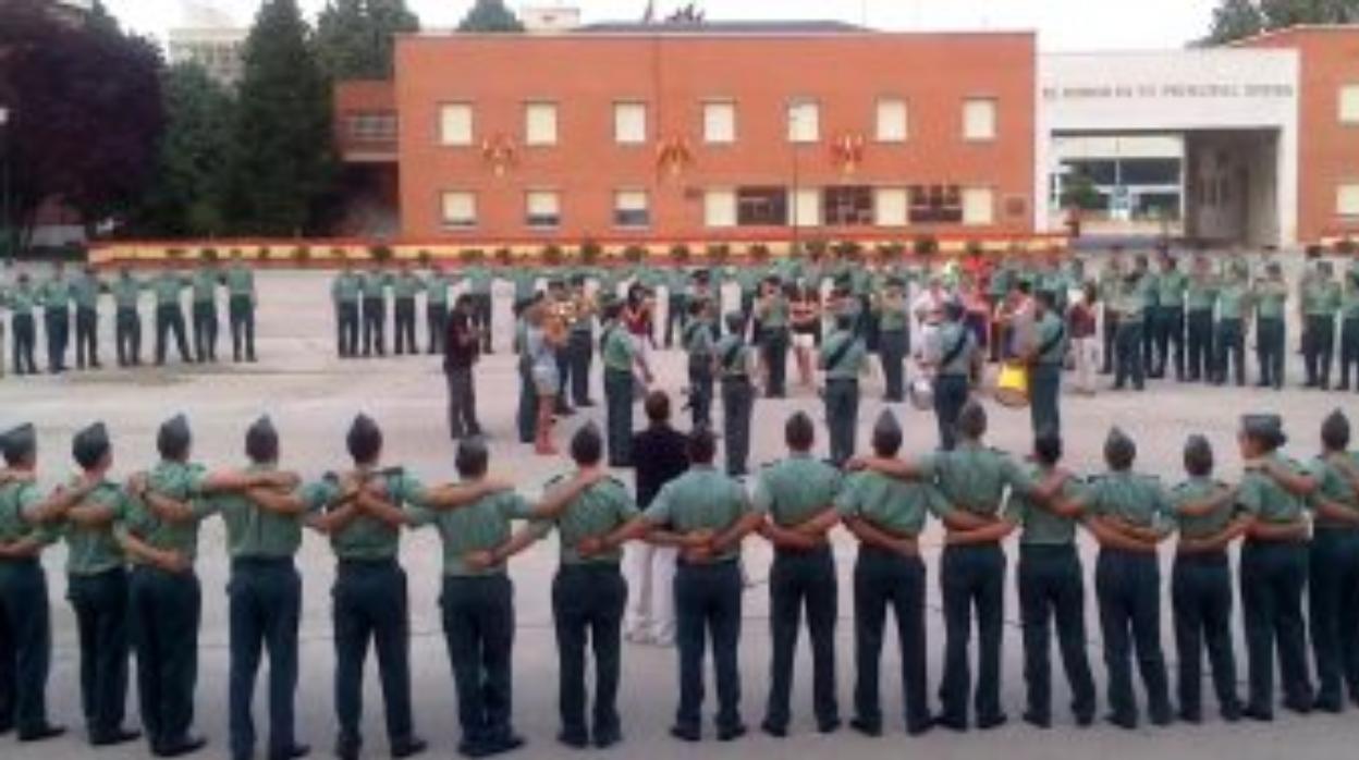 Imagen de alumnos en el patio del Colegio de Guardias de Valdemoro