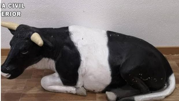 Tres detenidos por robar la escultura de una vaca lechera en Valverde del Majano (Segovia)