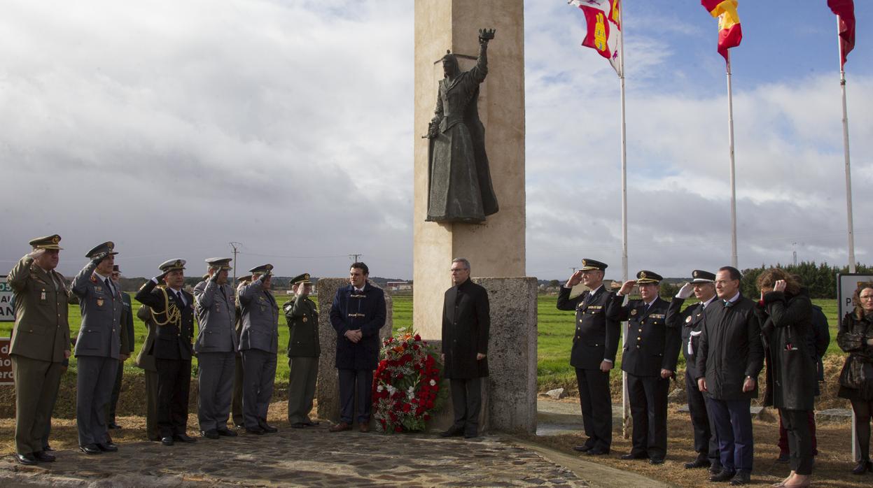 El general Varela Salas, Jefe del Estado Mayor del Ejercito Español, su homólogo portugués, el General Nunes da Fonseca y el delegado del gobierno en Castilla y León, Javier Izquierdo, en un acto reciente en Toro