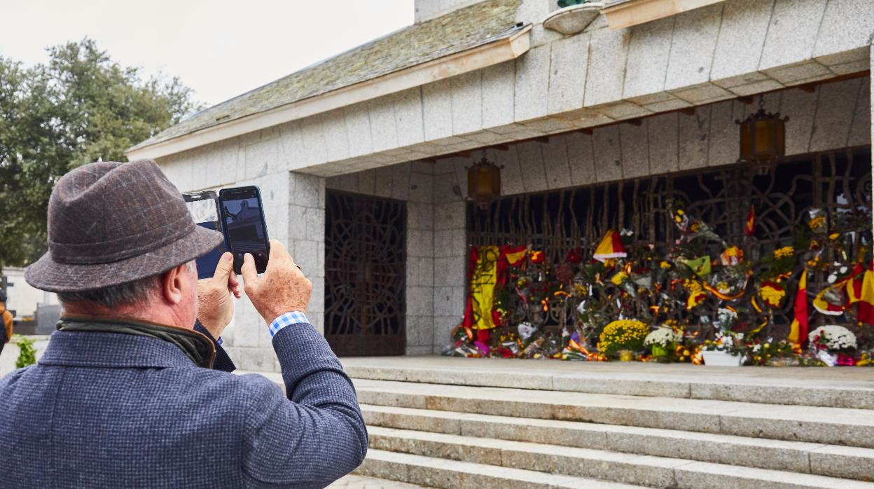 Tumba de Franco en el cementerio Mingorrubio-El Pardo