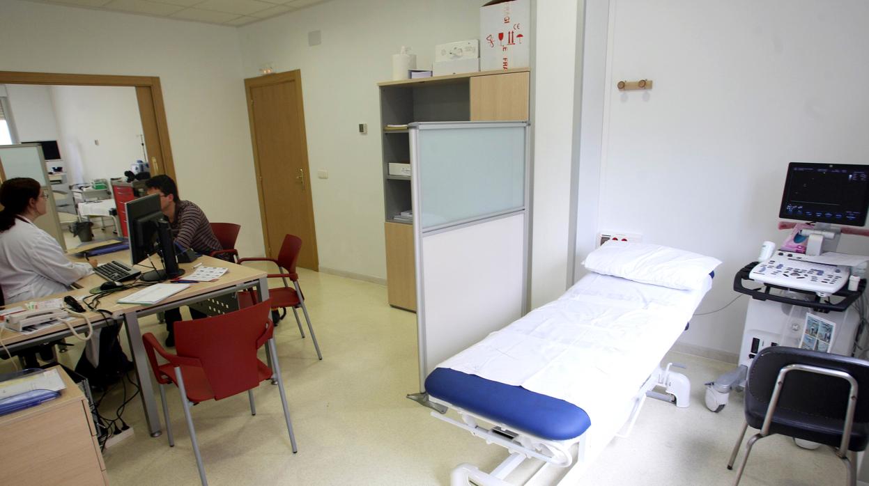 Las agresiones a sanitarios caen un 10,5%, aunque suben en enfermería