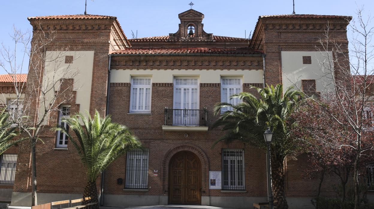 Exterior de la parroquia de Santa Matilde