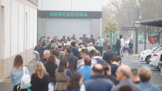 Mercadona reduce su horario de apertura y controlará el aforo desde este lunes por el coronavirus