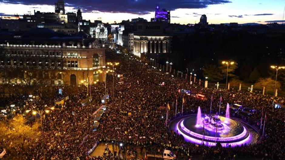 Ocho de cada diez personas ven «irresponsable» que el Gobierno promoviera la manifestación del 8-M según GAD3