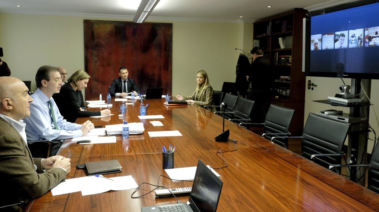 Carnero, Barrios, Blanco y Carriedo, durante la videoconferencia celebrada con Cecale y los sindicatos