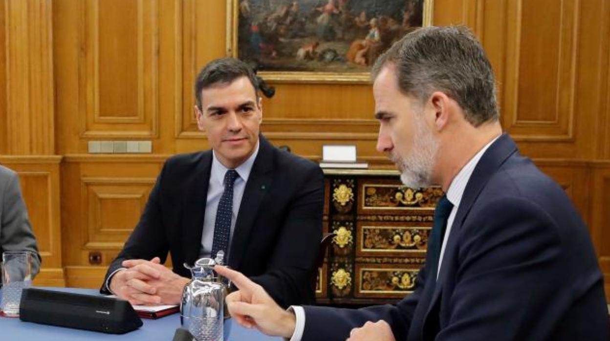 Pedro Sánchez junto a Don Felipe, el mes pasado