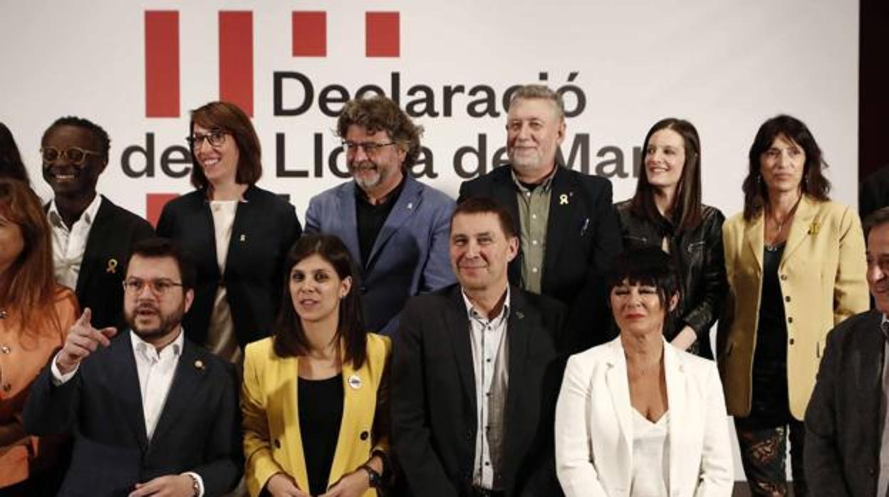 Arnaldo Otegi o Pere Aragonès, en el acto fundacional de la Llotja de Mar