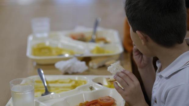 Unos 25.000 alumnos de Castilla-La Mancha podrán recoger su menú dos veces en semana