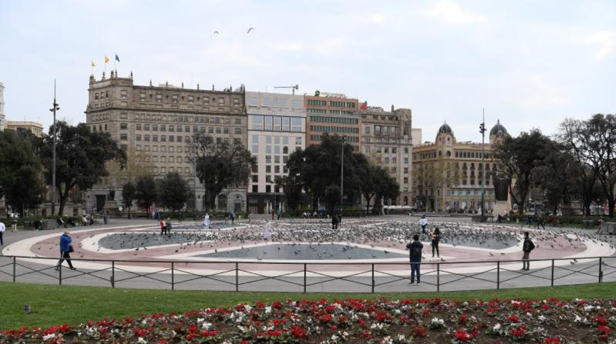 La plaza Cataluña, esta semana con muy poca gente por el coronavirus