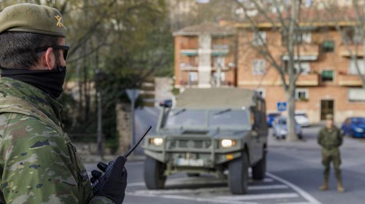 Militares del Ejército de Tierra durante las labores realizadas en Segovia con motivo de la crisis del coronavirus