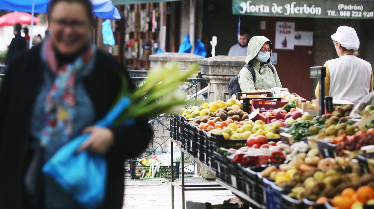 Mercado de la Plaza de Abastos de Santiago, este domingo