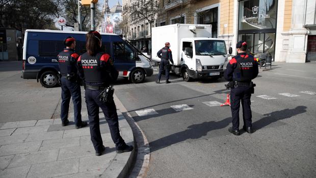Alarma por la caída de las denuncias por violencia machista en Cataluña con el confinamiento