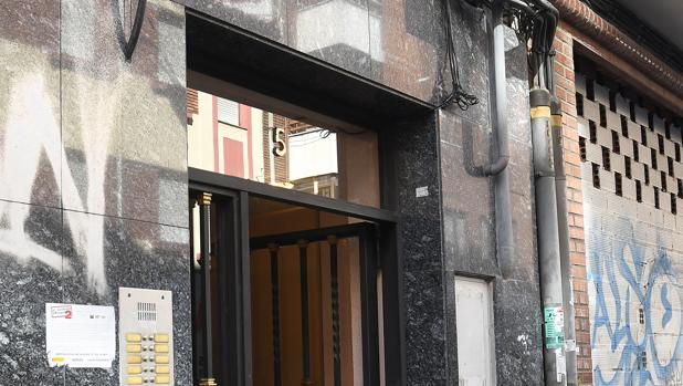 Investigan el cadáver de una mujer apuñalada en León