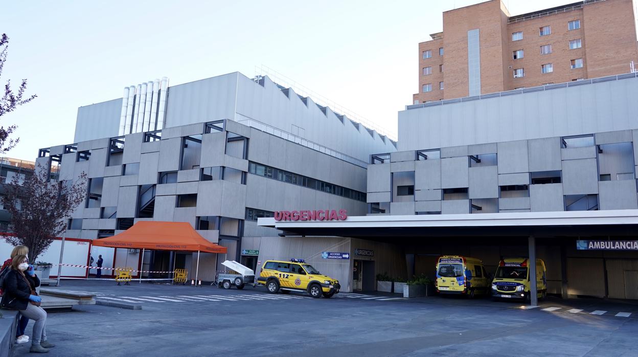 Protección Civil habilita hospitales de campaña en el exterior del Clínico y Río Hortega