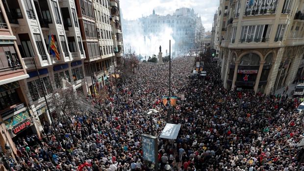 Coronavirus: un abogado se querella contra Puig, Ribó y Calero por permitir el 8M y actos de Fallas