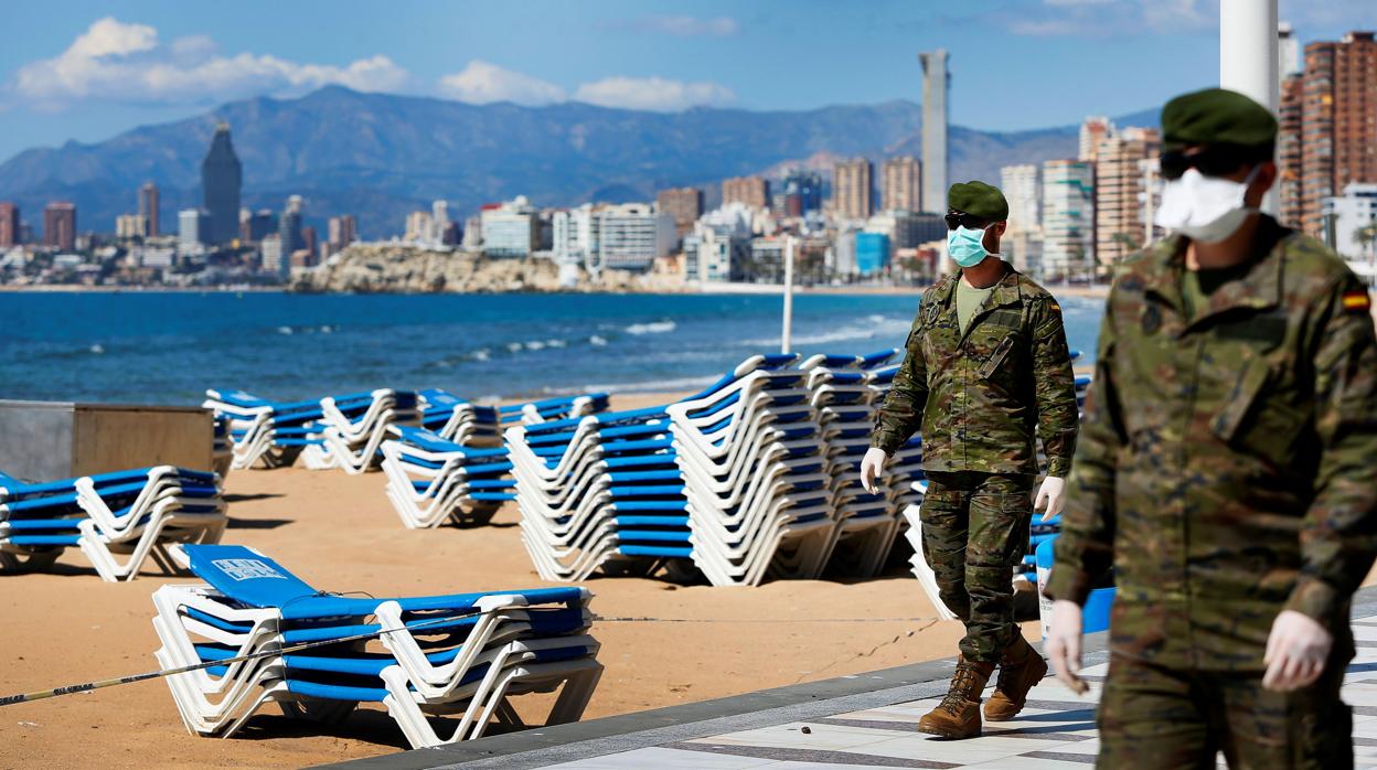 Imagen tomada este domingo en una playa de la provincia de Alicante