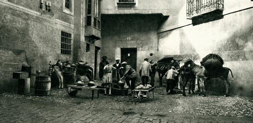 Plaza de San Nicolás, en cuya casa parroquial de desarrolló el suceso narrado en la crónica “Vaya un pájaro” (Foto, Aldus)