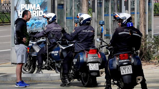 Detenida una mujer tras ser multada cinco veces por bajar a la calle «a estirar las piernas»