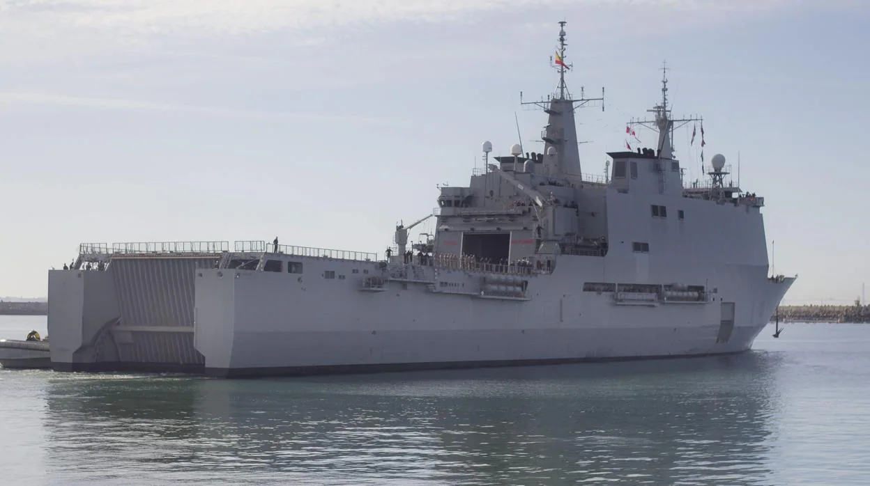 El buque de asalto anfibio Galicia, destinado en Melilla para ayudar en la crisis sanitaria por el coronavirus