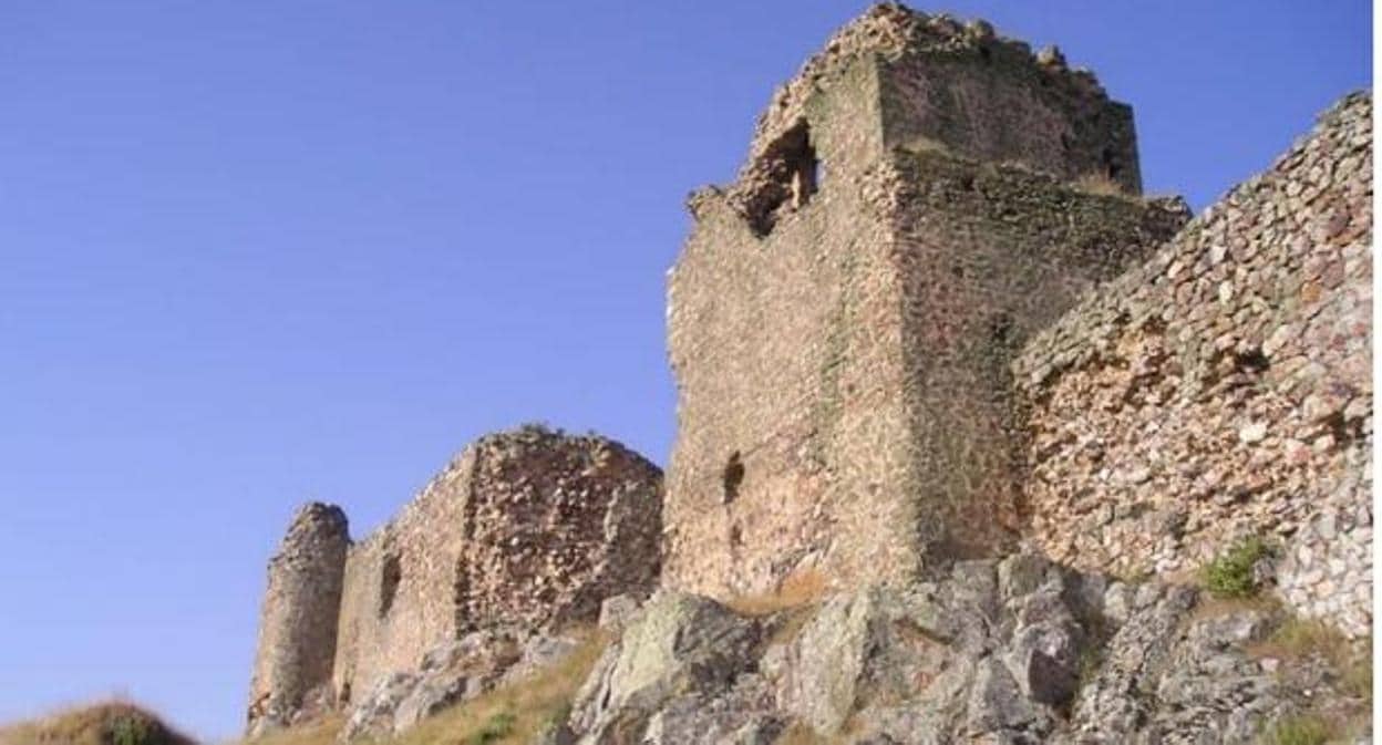 Castillo de Peñas Negras, en Mora