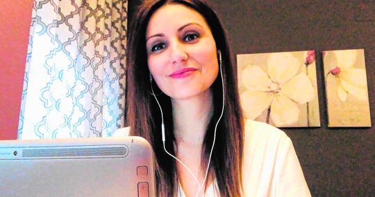 La líder de Ciudadanos en Cataluña, Lorena Roldán, en su casa