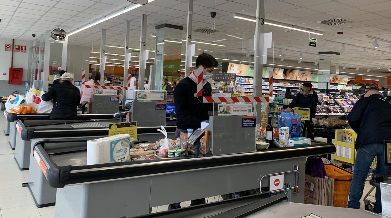 Imagen de un supermercado Consum