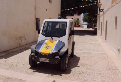 Calle vacía en la isla