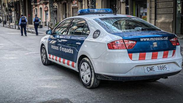 Tres mossos salvan a un bebé de la asfixia: «Eso da sentido a nuestro trabajo»