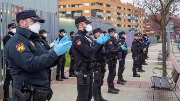 Tres detenidos por planear agresiones a policías en un grupo de WhatsApp con más de cien miembros