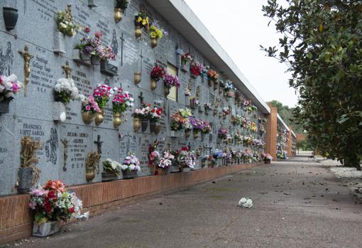 Nichos del cementerio Sur de Madrid, en Carabanchel