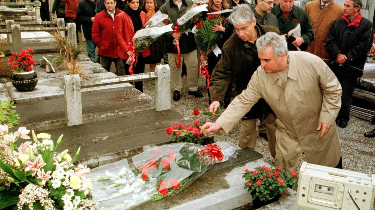 Múgica, en un homenaje a su hermano asesinado