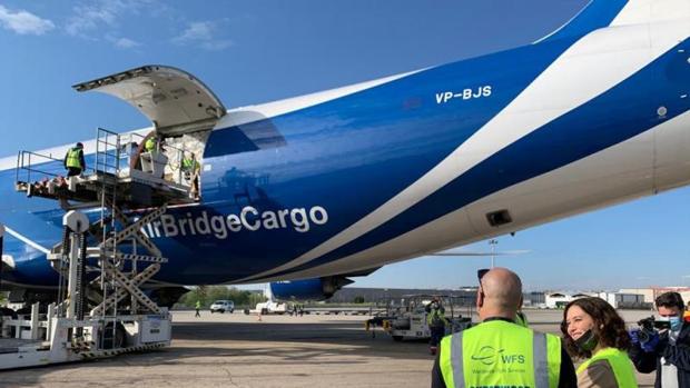 Madrid ha recibido 253 toneladas de material sanitario en los tres aviones llegados desde China a Barajas