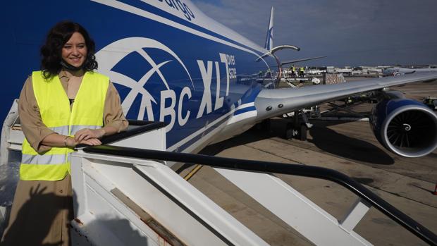 Llega a Madrid el cuarto avión comprado por Ayuso con casi 80 toneladas de material sanitario
