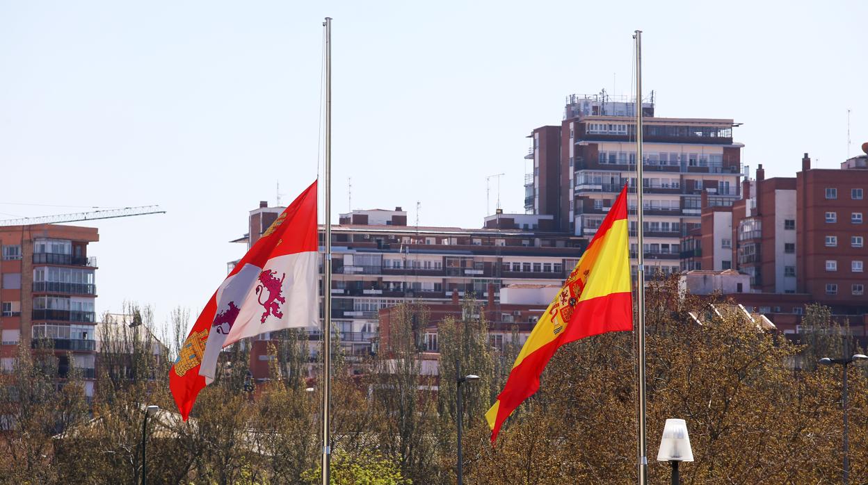 Banderas a media asta en Valladolid