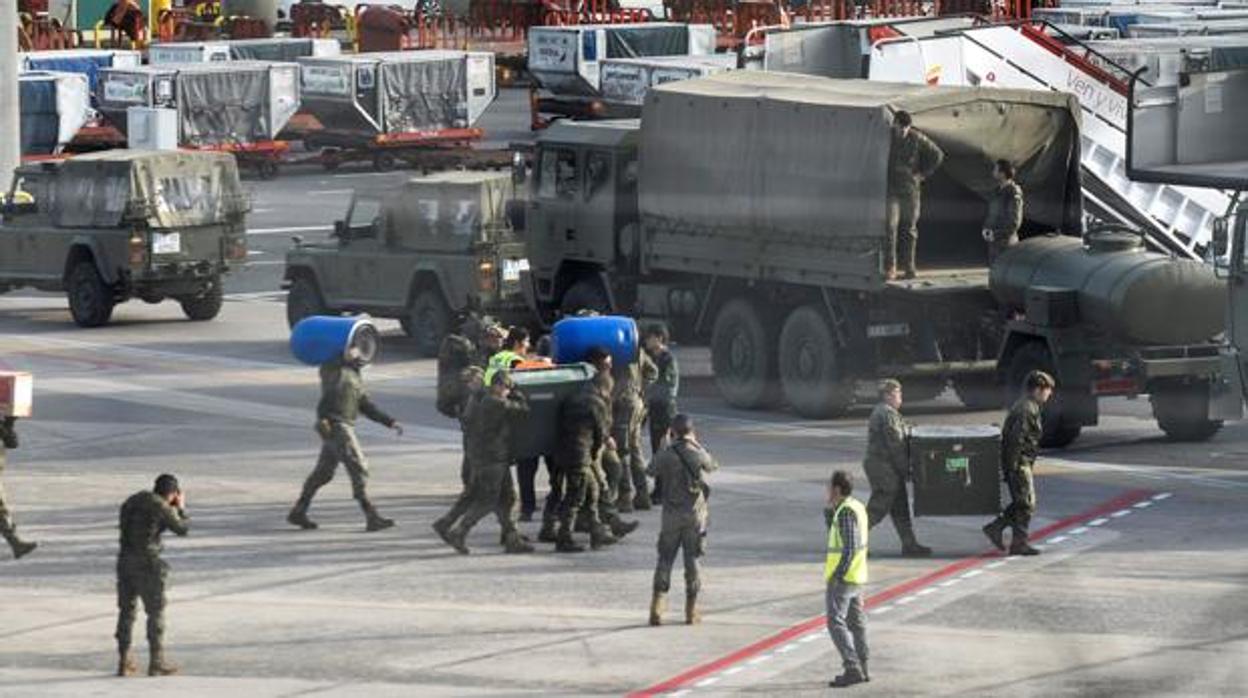 Miembros del Ejército este miércoles desinfectado el interior de la cárcel vizcaína de Basauri