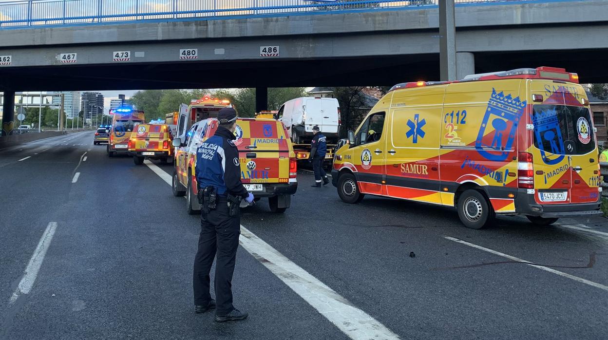 Los serivicios de Emergencias trataron de reanimar sin éxito al operario atropellado