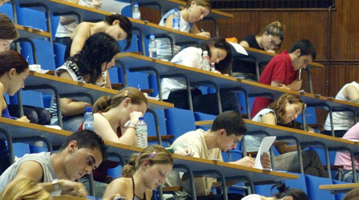 Imagen de archivo de unas pruebas de Selectividad -actual Evau- en la Universidad de Zaragoza