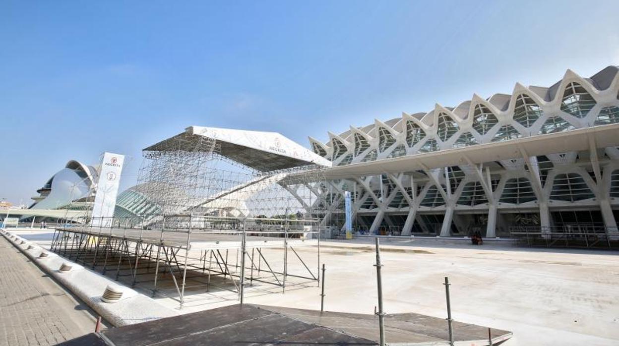 Preparativos de una edición pasada del Festival de les Arts