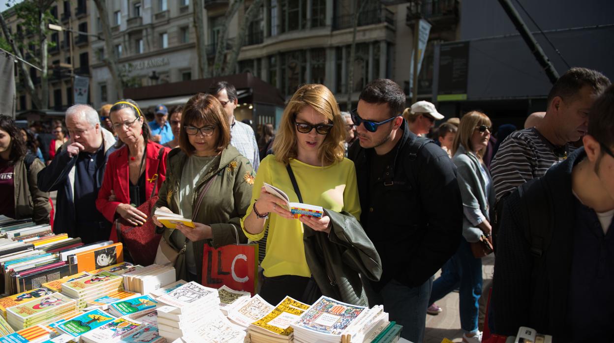 Tenderetes de libros el día de Sant Jordi de 2019