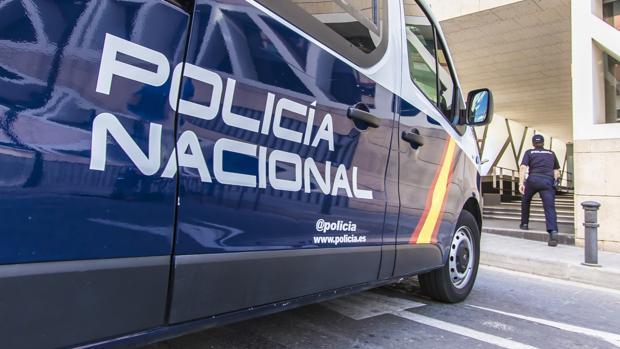 Detenido un hombre por amenazar a una mujer y su hijo con una escopeta y un cuchillo en Salamanca