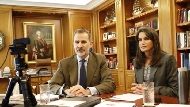 Los Reyes hablan con el Doce de Octubre y los hospitales canarios, donde se detectó el primer caso