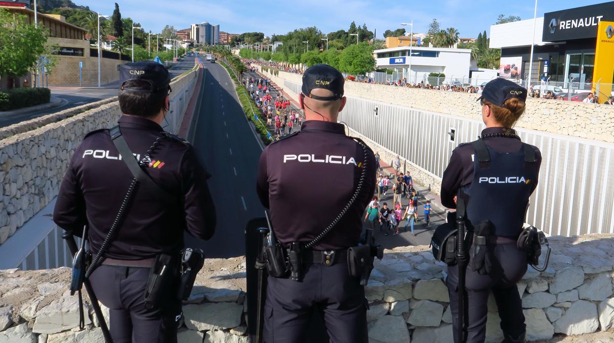 Miembros del Cuerpo Nacional de Policía Nacional como parte del dispositivo de seguridad de la romería a la Santa Faz el año pasado