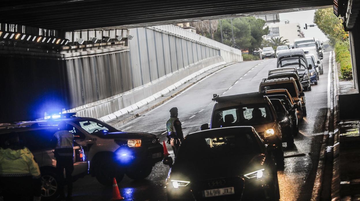 Imagen de un control policial durante el estado de alarma