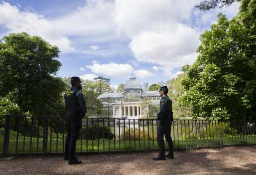 Agentes de la Benemérita en el Parque de El Retiro