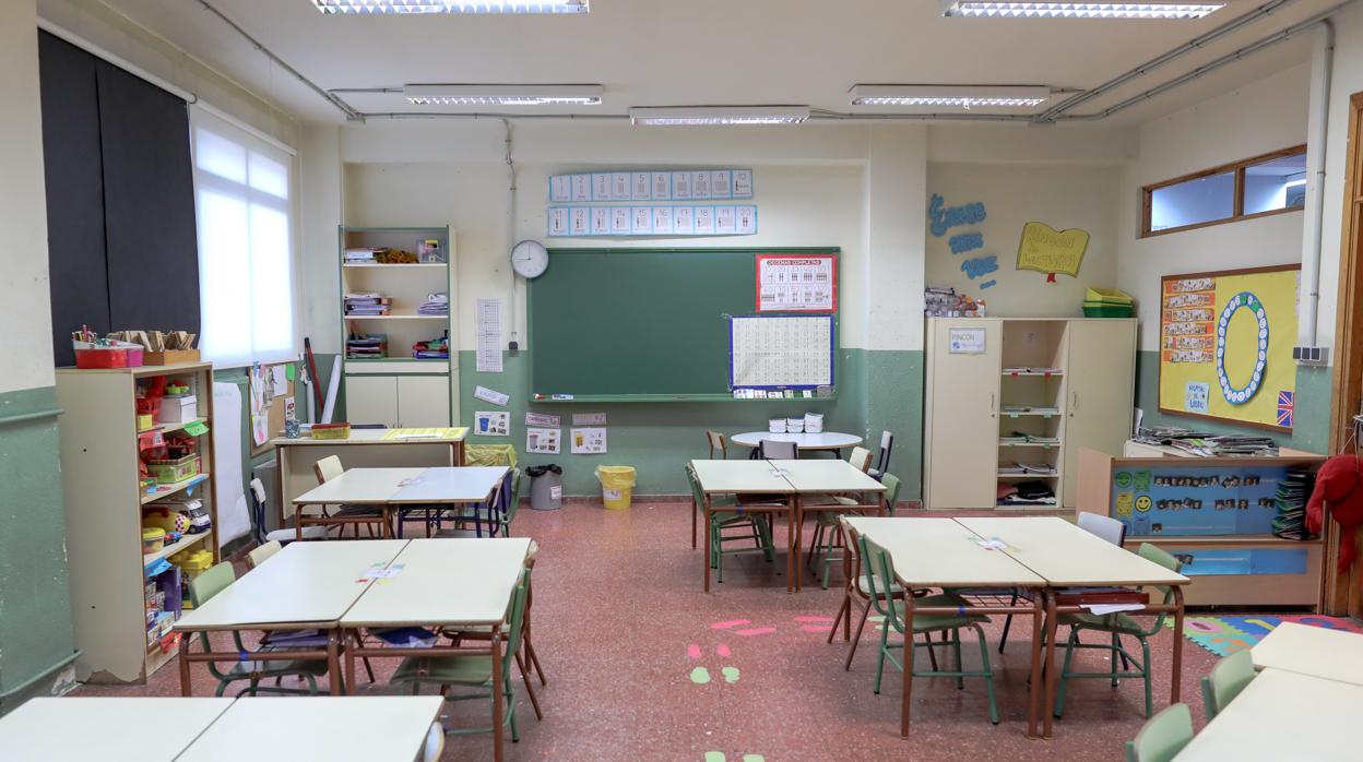 Aula vacía en un colegio madrileño, durante el estado de alarma