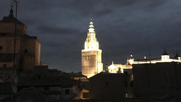 La catedral de Toledo emerge sobre la pandemia