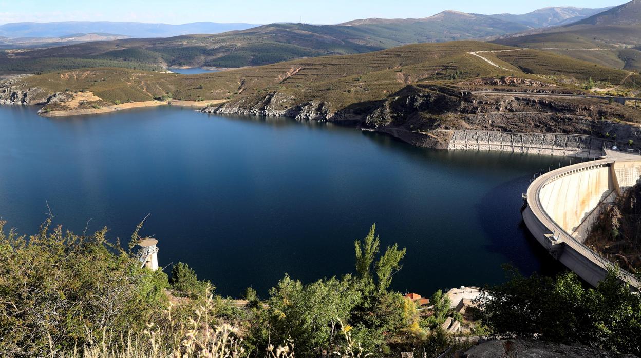 Vista del estado que presentaba en junio de 2019 el embalse de El Atazar