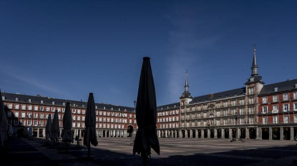 Las terrazas de la Plaza Mayor, sin actividad desde hace más de un mes