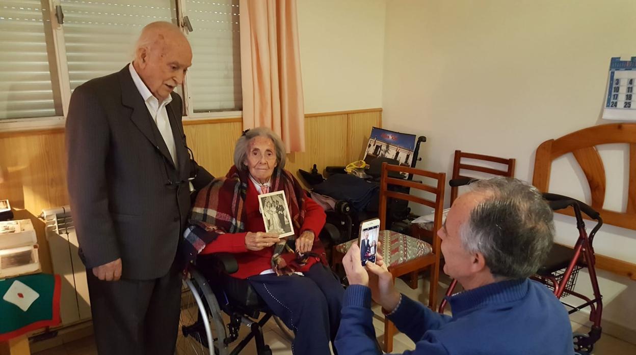 Francisco Herrero y Matilde Fernández, el pasado febrero en la celebración del 69 aniversario de su boda