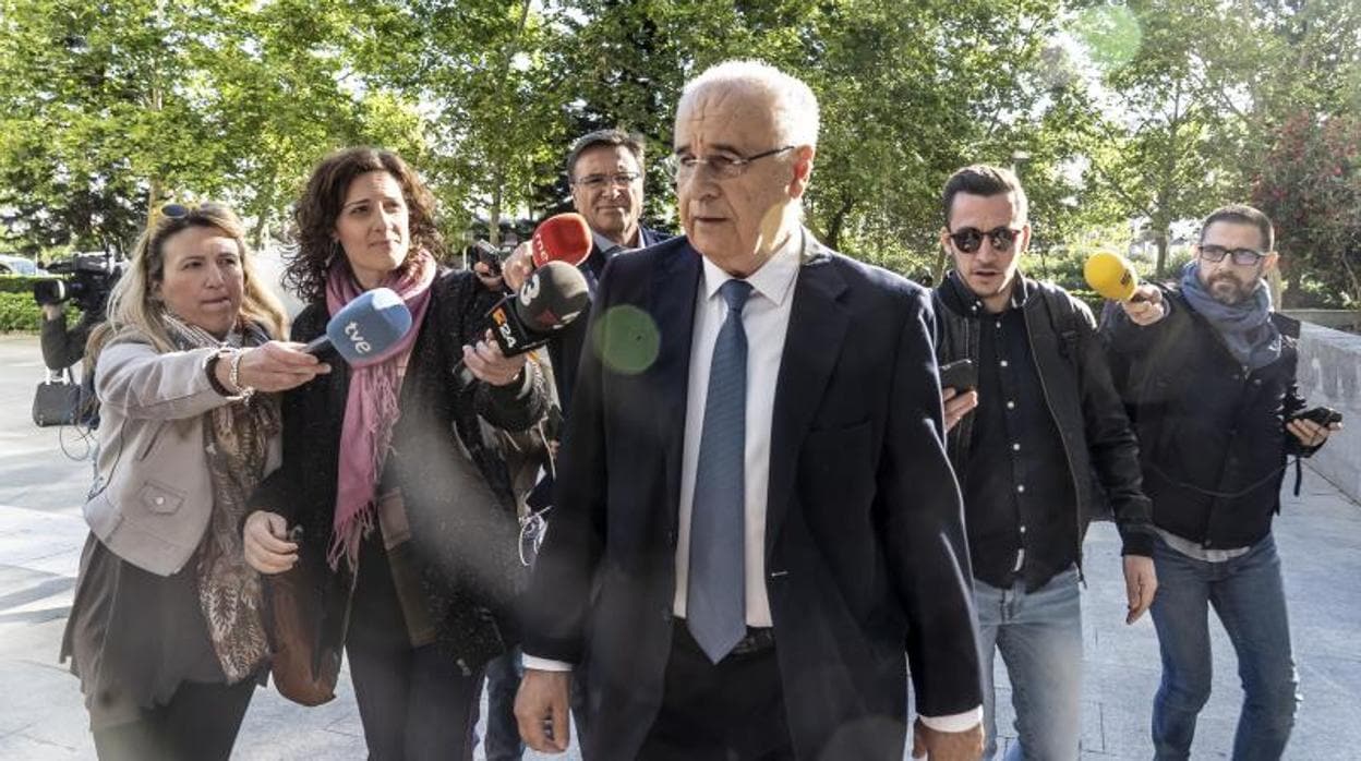 Rafael Blasco acudiendo a la Ciudad de la Justicia de Valencia para el juicio de esta causa